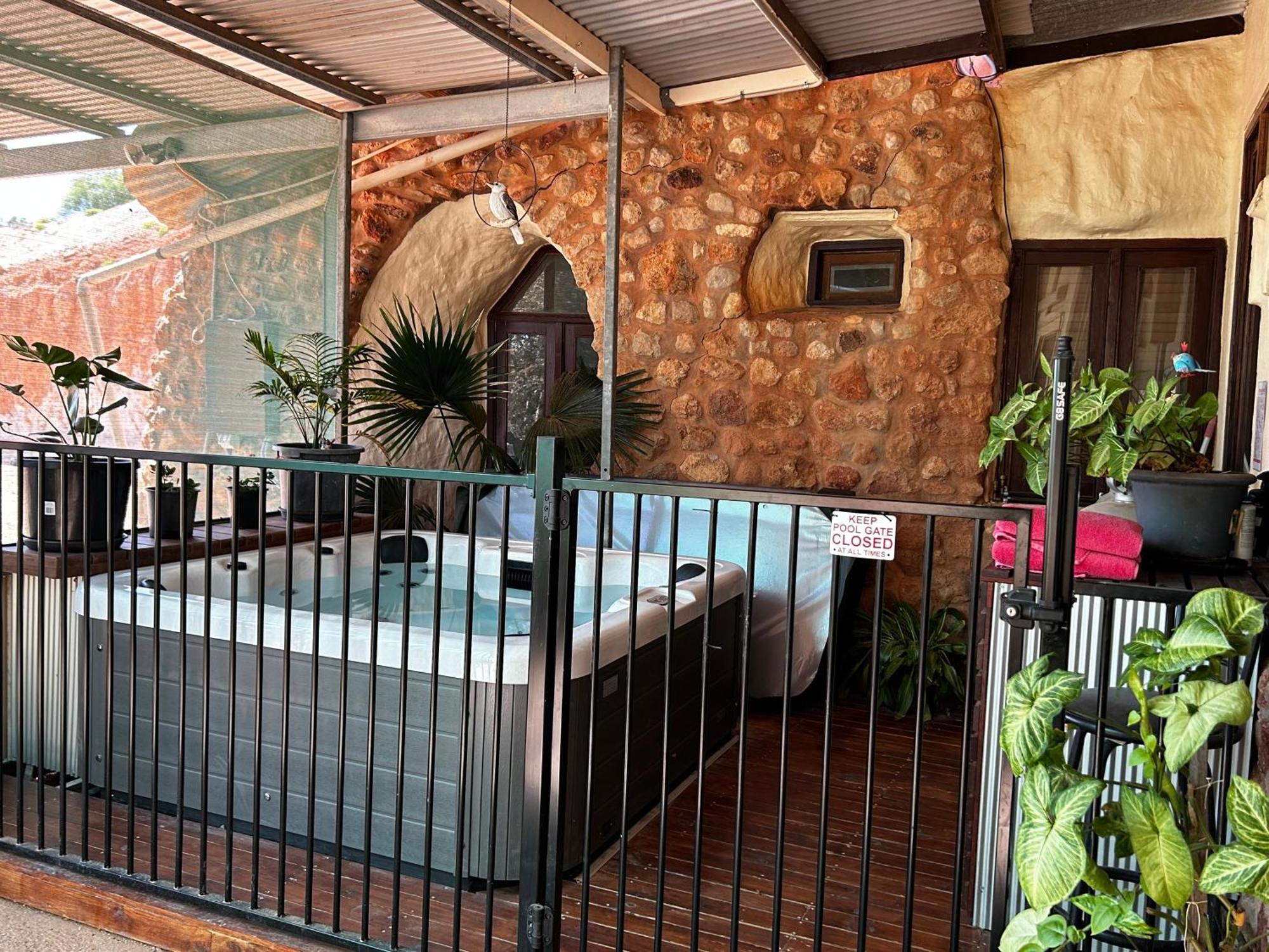 Dinky Di'S Dugout Villa Coober Pedy Exterior photo